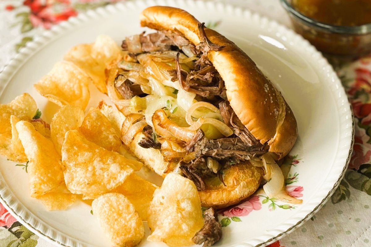 slow-cooker-beef-sandwiches-recipe